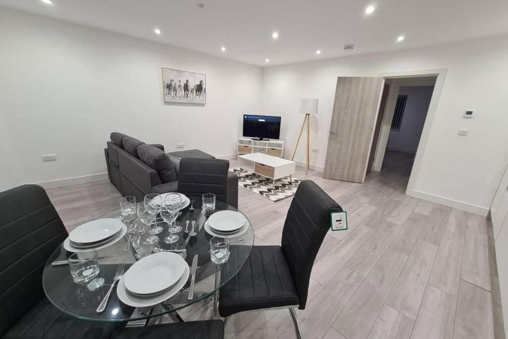 Entire Property Luton 2 Bedroom Apartment Home From Home Great Location Ngoại thất bức ảnh