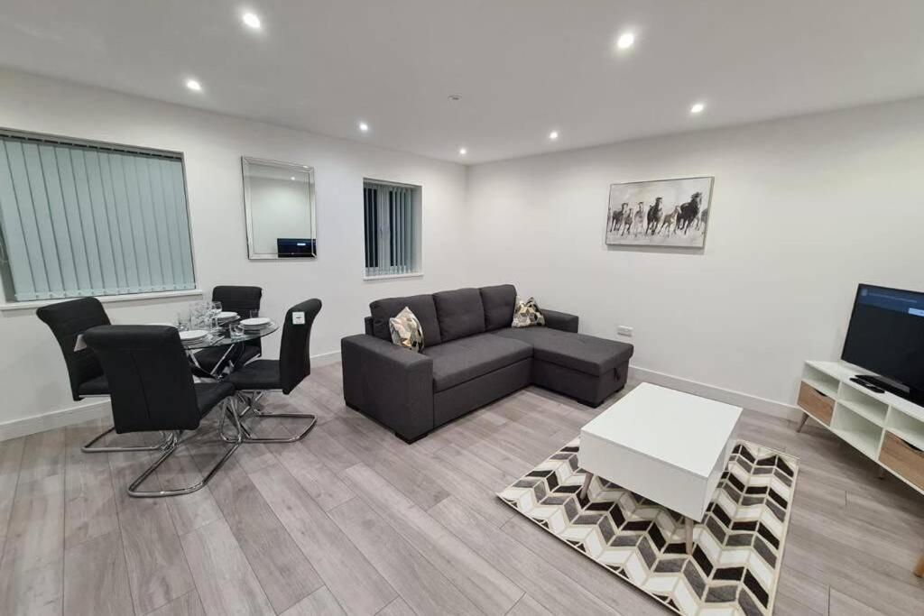 Entire Property Luton 2 Bedroom Apartment Home From Home Great Location Ngoại thất bức ảnh