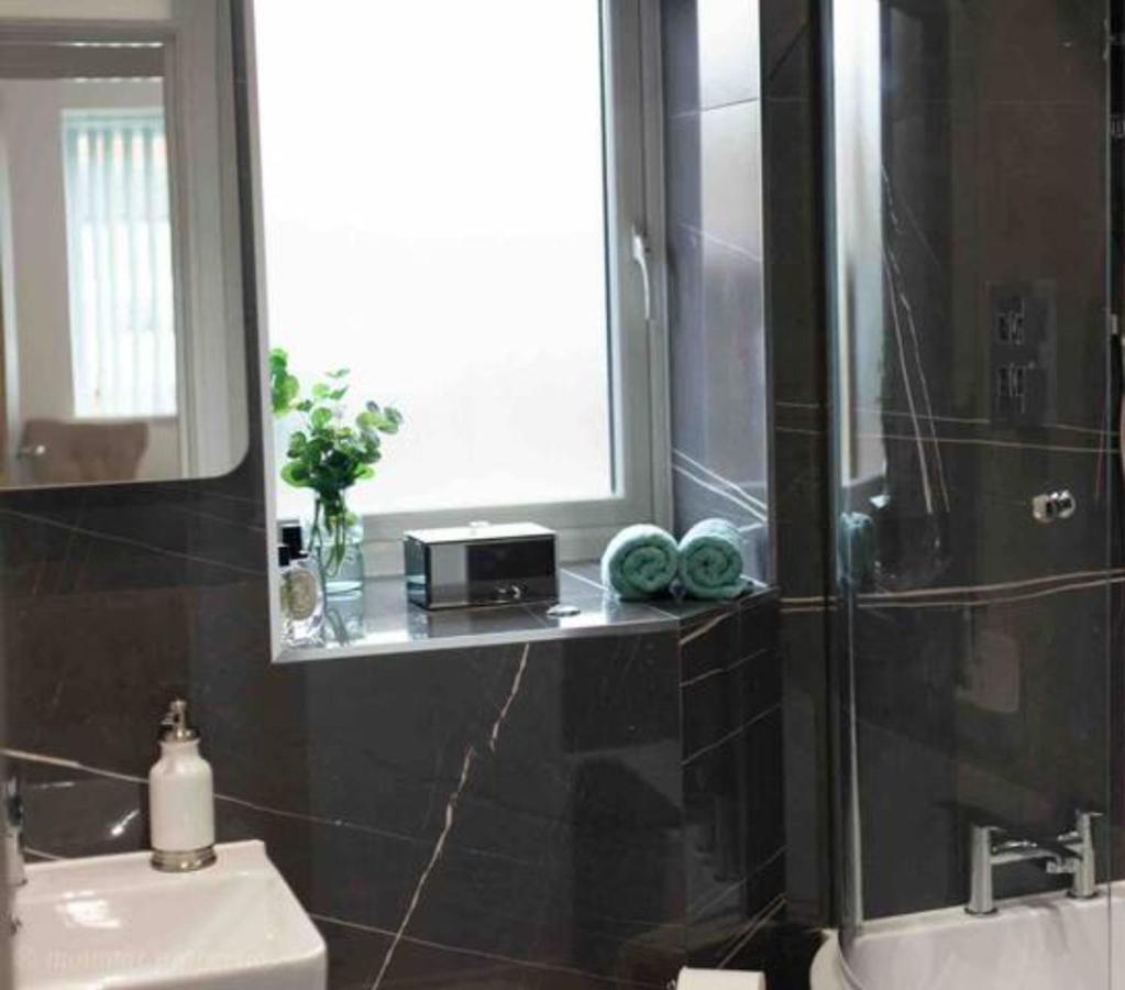 Entire Property Luton 2 Bedroom Apartment Home From Home Great Location Ngoại thất bức ảnh
