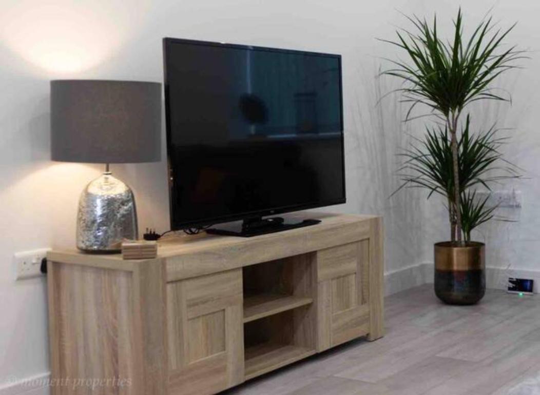Entire Property Luton 2 Bedroom Apartment Home From Home Great Location Ngoại thất bức ảnh